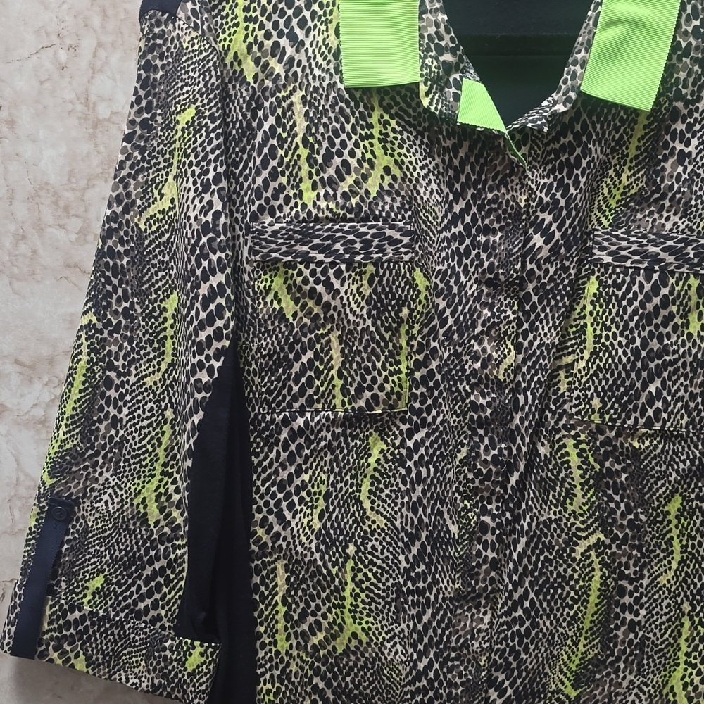 Tahari | Women's | Blouse | Neon Green and Black Animal Print | Size L - Picture 4 of 9